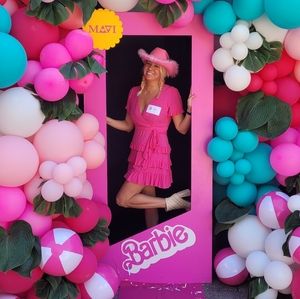 barbie dress with pink cowgirl hat